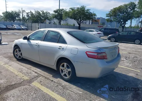 2007 Toyota Camry Ce/Le/Xle/Se z USA, uszkodzony, nr VIN 4T1BE46K27U103722